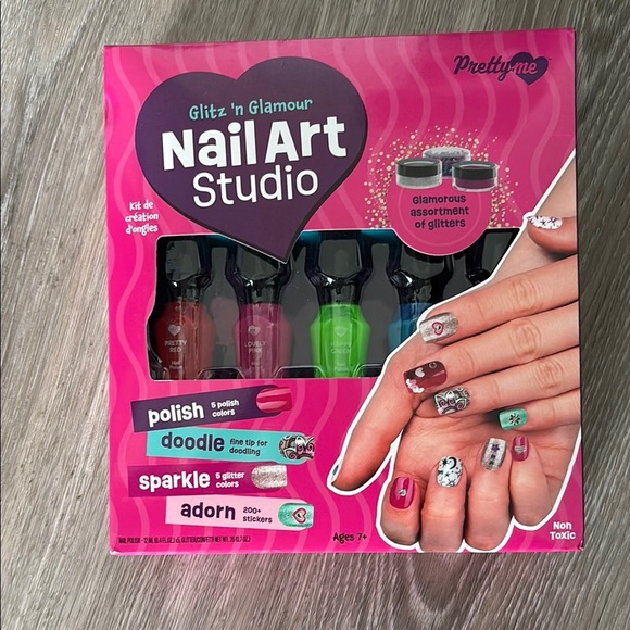 PrettyMe Glitz 'n Glamour Nail Art Studio - Picture 1 of 2